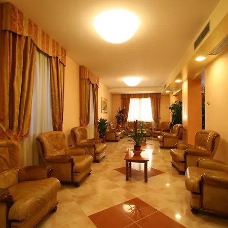 Luca Hotel 3*