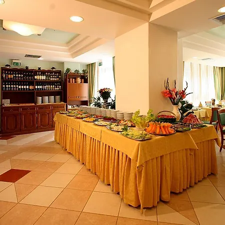 Hotel Luca 3*