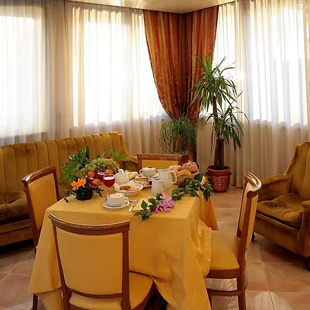 Luca Hotel 3*