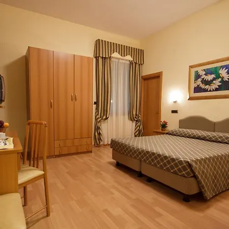 Luca Hotel 3*